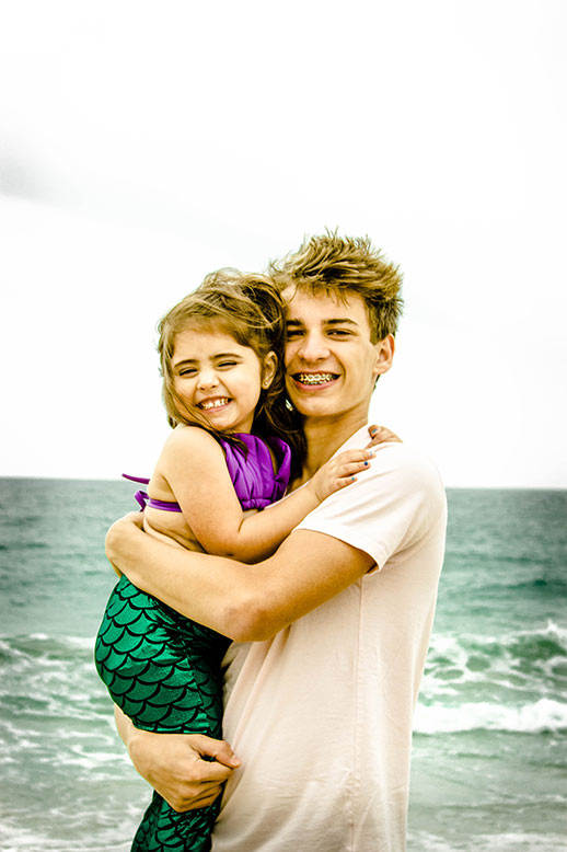 adalin-portrait-beach-family-cousin